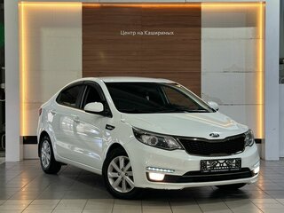 2017 Kia Rio III Рестайлинг, белый, 1149000 рублей, вид 3