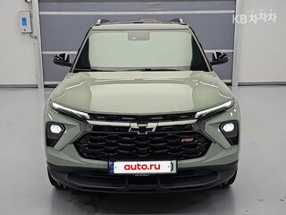 2023 Chevrolet TrailBlazer III Рестайлинг, зелёный, 1825000 рублей, вид 2