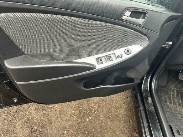 2014 Hyundai Solaris I, чёрный, 674000 рублей - вид 10