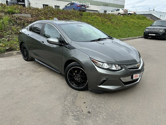 2017 Chevrolet Volt II, серый, 1900000 рублей - вид 2
