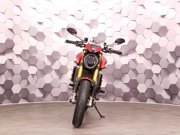 2022 Ducati Monster 937, красный - вид 4