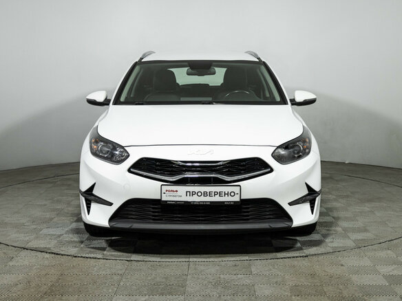 2021 Kia Ceed III Рестайлинг, белый - вид 1