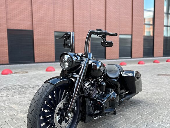 2021 Harley-Davidson Road King, чёрный, 4500000 рублей - вид 2