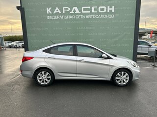 2011 Hyundai Solaris I, серебристый, 930000 рублей, вид 4