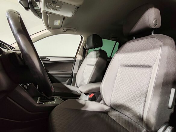 2018 Volkswagen Tiguan II, коричневый, 1690000 рублей - вид 12