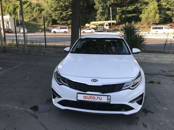 2019 Kia Optima IV Рестайлинг, белый, 2500000 рублей - вид 4