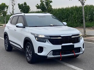 2023 Kia Seltos I Рестайлинг, белый, 1992000 рублей, вид 3