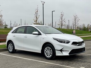 2022 Kia Ceed III Рестайлинг, белый, 2600000 рублей, вид 1