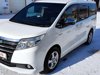 2014 Toyota Noah III (R80), белый, 1950000 рублей, вид 2