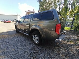 2009 Nissan Navara (Frontier) III (D40), серый, 1750000 рублей, вид 4