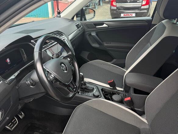 2019 Volkswagen Tiguan II, чёрный, 2350000 рублей - вид 8