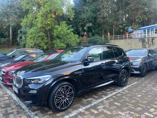 2018 BMW X5 30d IV (G05/G18), чёрный, 5000000 рублей, вид 4