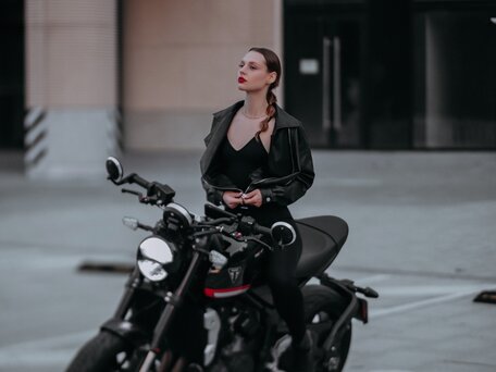 2022 Triumph Trident 660, чёрный, 1000000 рублей, вид 2