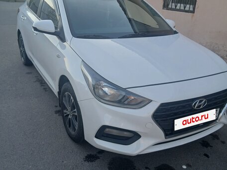 2018 Hyundai Solaris II, белый, 700000 рублей, вид 1