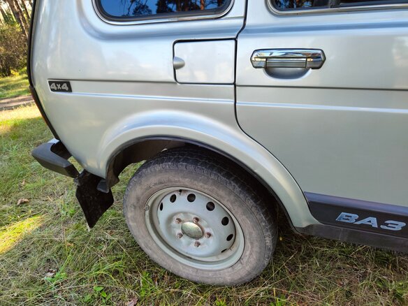 2011 Lada (ВАЗ) 2131 (4x4) I, серебристый, 450000 рублей - вид 13