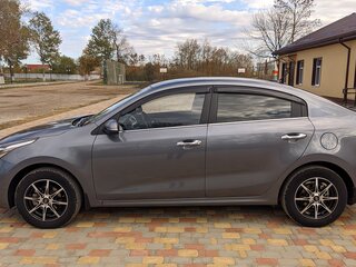 2017 Kia Rio IV, серый, 1600000 рублей, вид 3
