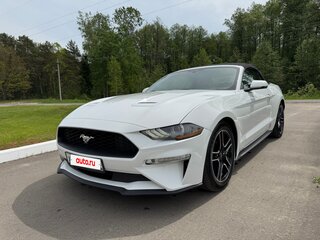 2017 Ford Mustang VI Рестайлинг, белый, 2800000 рублей, вид 1