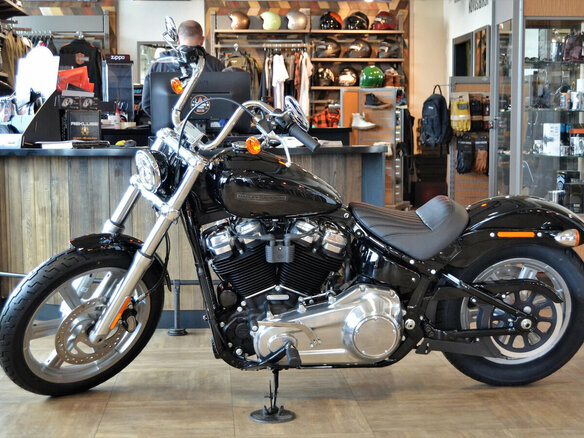 2022 Harley-Davidson Softail Standard, чёрный, 2150000 рублей