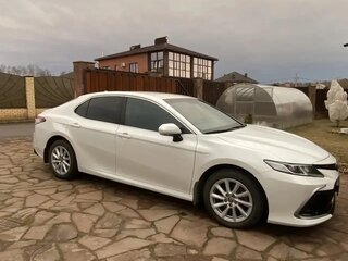 2021 Toyota Camry VIII (XV70) Рестайлинг, белый, 2400000 рублей, вид 2