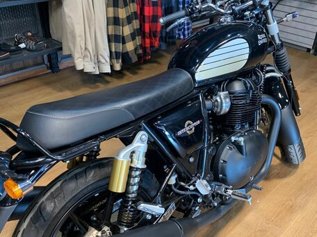 2025 Royal Enfield Interceptor 650, чёрный, 645420 рублей, вид 4