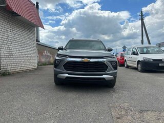 2024 Chevrolet TrailBlazer III Рестайлинг, серый, 1890000 рублей, вид 2