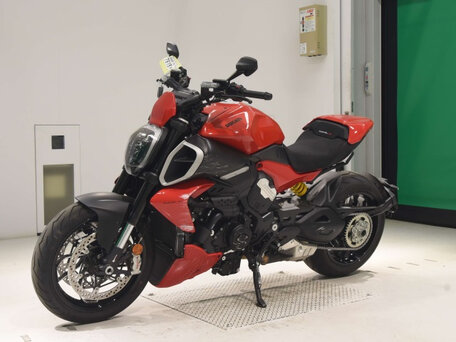2024 Ducati Diavel V4, красный, 3160000 рублей, вид 4
