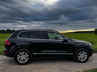 2010 Volkswagen Touareg II, чёрный, 1700000 рублей, вид 4