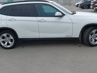2014 BMW X1 20i I (E84) Рестайлинг, белый, 1900000 рублей, вид 3