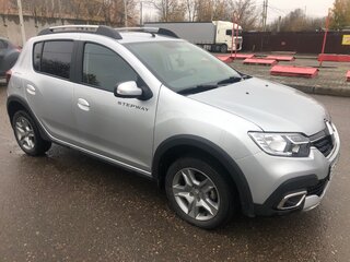 2021 Renault Sandero Stepway II Рестайлинг, серебристый, 1100000 рублей, вид 4