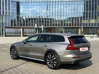 2020 Volvo V60 Cross Country II, коричневый, 2650000 рублей, вид 4
