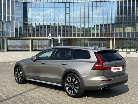 2020 Volvo V60 Cross Country II, коричневый, 2650000 рублей, вид 4