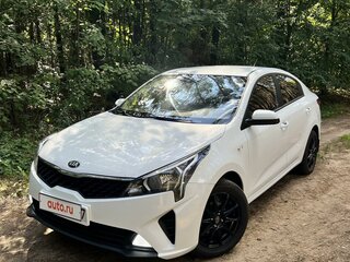 2020 Kia Rio IV Рестайлинг, белый, 1550000 рублей, вид 1