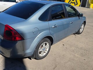 2010 Ford Focus II Рестайлинг, серый, 530000 рублей, вид 3