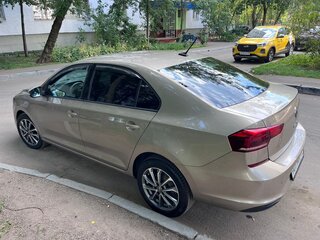 2021 Volkswagen Polo VI, коричневый, 1750000 рублей, вид 2