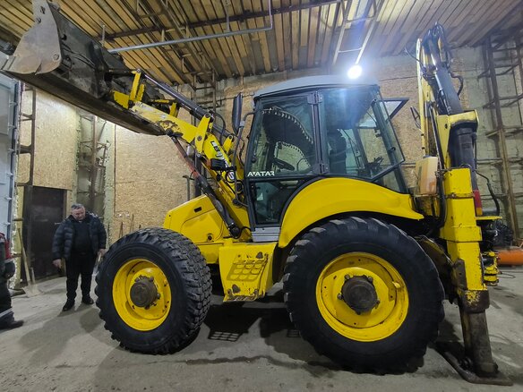 2005 New Holland LB115, золотистый, 5150000 рублей - вид 1