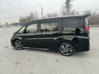 2017 Honda Stepwgn Spada V Рестайлинг, чёрный, 2250000 рублей, вид 4