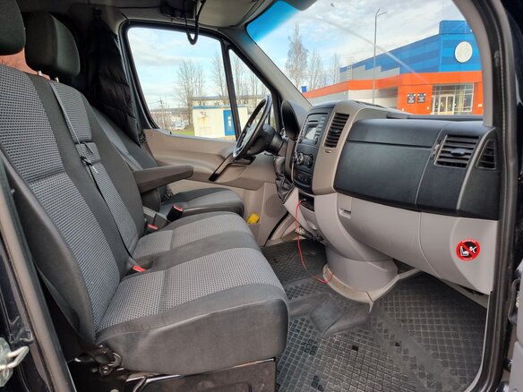 2011 Mercedes-Benz Sprinter, чёрный, 4500000 рублей - вид 6