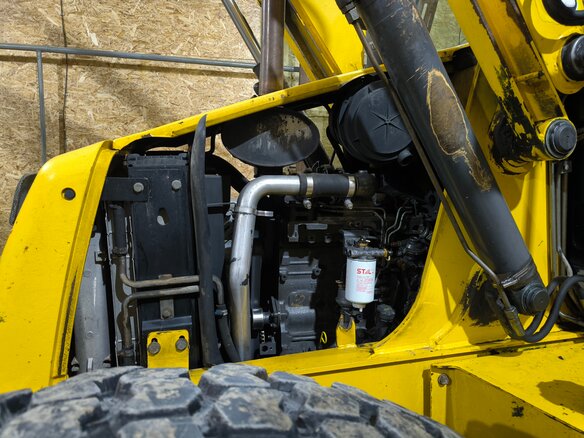 2005 New Holland LB115, золотистый, 5150000 рублей - вид 6