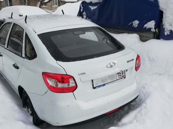2015 Lada (ВАЗ) Granta I, белый, 450000 рублей - вид 2