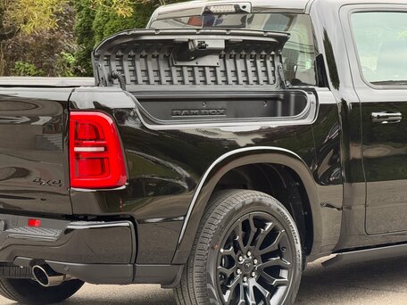 2026 Ram 1500 Crew Cab V Рестайлинг, чёрный, 9890000 рублей, вид 4