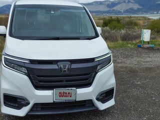 2018 Honda Stepwgn Spada V Рестайлинг, белый, 3000000 рублей, вид 4