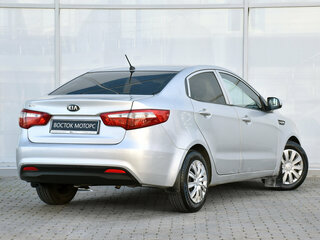 2013 Kia Rio 4-speed III, серебристый, 685000 рублей, вид 2