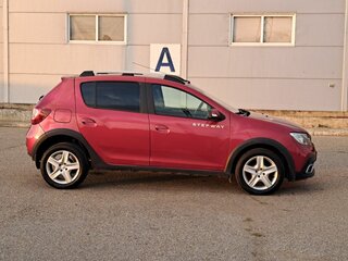 2019 Renault Sandero Stepway II Рестайлинг, красный, 895000 рублей, вид 4