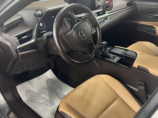 2021 Lexus ES 250 VII Рестайлинг, серый, 5150000 рублей, вид 4