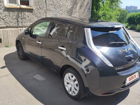 2011 Nissan Leaf (EM61) I (ZE0/AZE0), чёрный, 1200000 рублей - вид 5