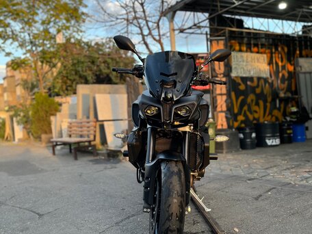 2021 Yamaha MT-10, чёрный, 1604138 рублей, вид 2