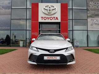 2021 Toyota Camry VIII (XV70) Рестайлинг, белый, 4000000 рублей, вид 2