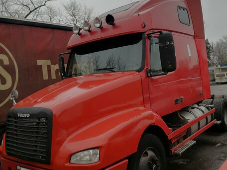 1999 Volvo VNL, красный, 1250000 рублей, вид 4