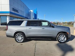 2024 Chevrolet Suburban XII, серебристый, 18405370 рублей, вид 4