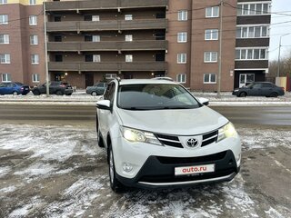 2015 Toyota RAV4 IV (XA40), белый, 1950000 рублей, вид 3